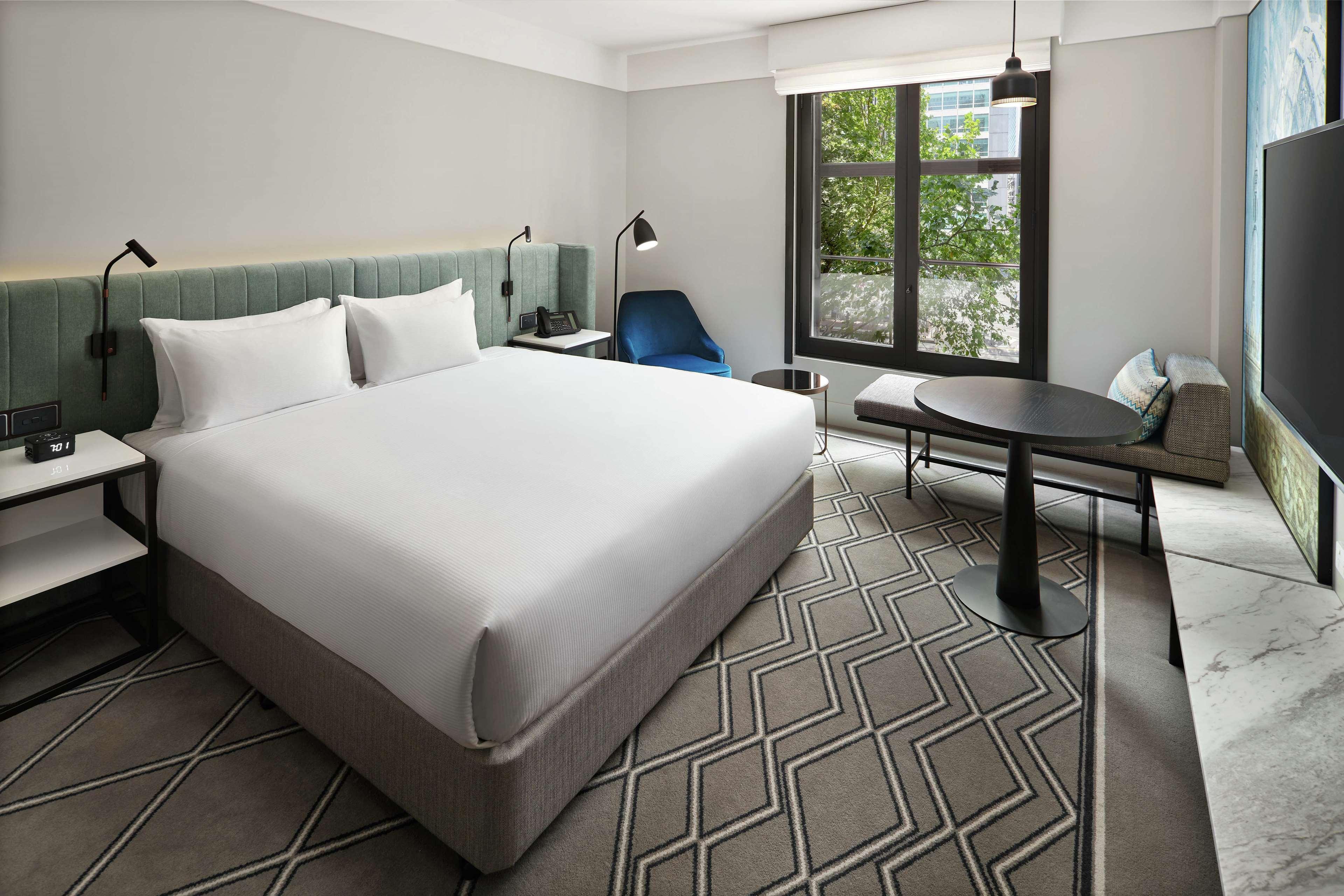 Hilton Melbourne Little Queen Street Exterior photo A room at the hotel