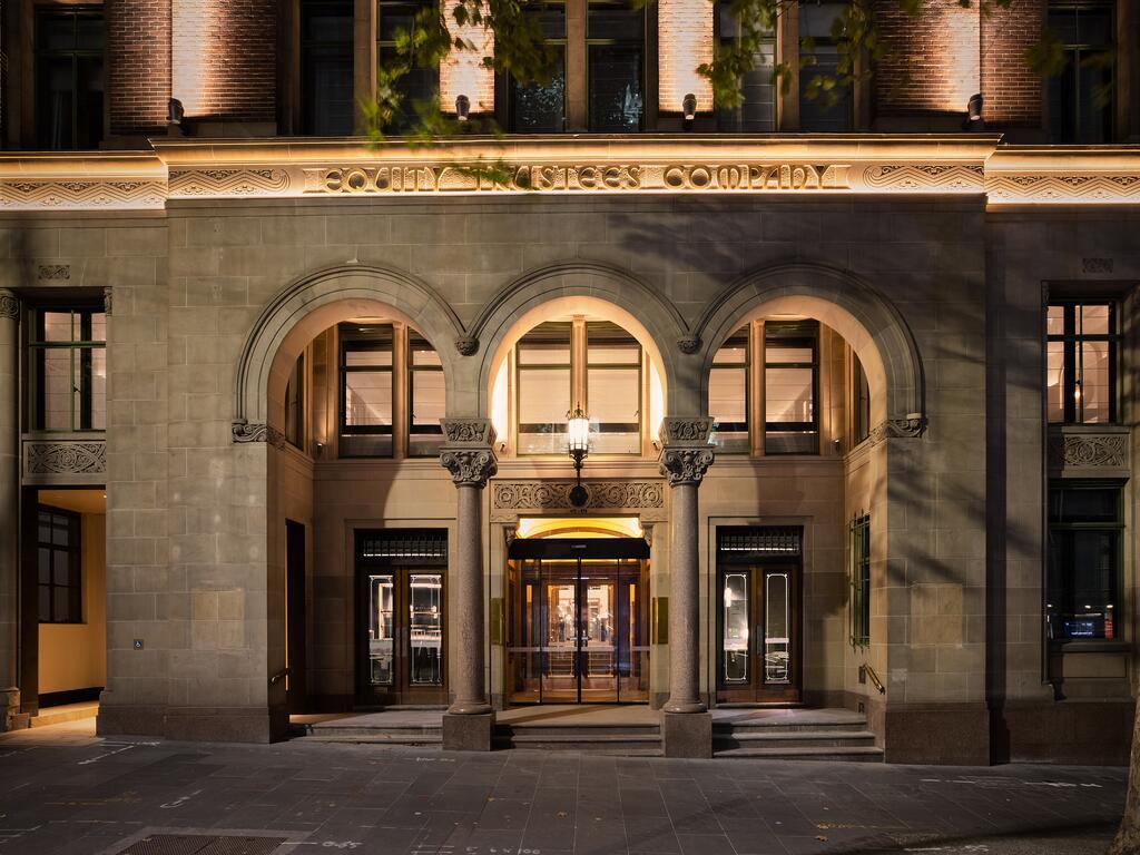 Hilton Melbourne Little Queen Street Exterior photo The entrance to the hotel