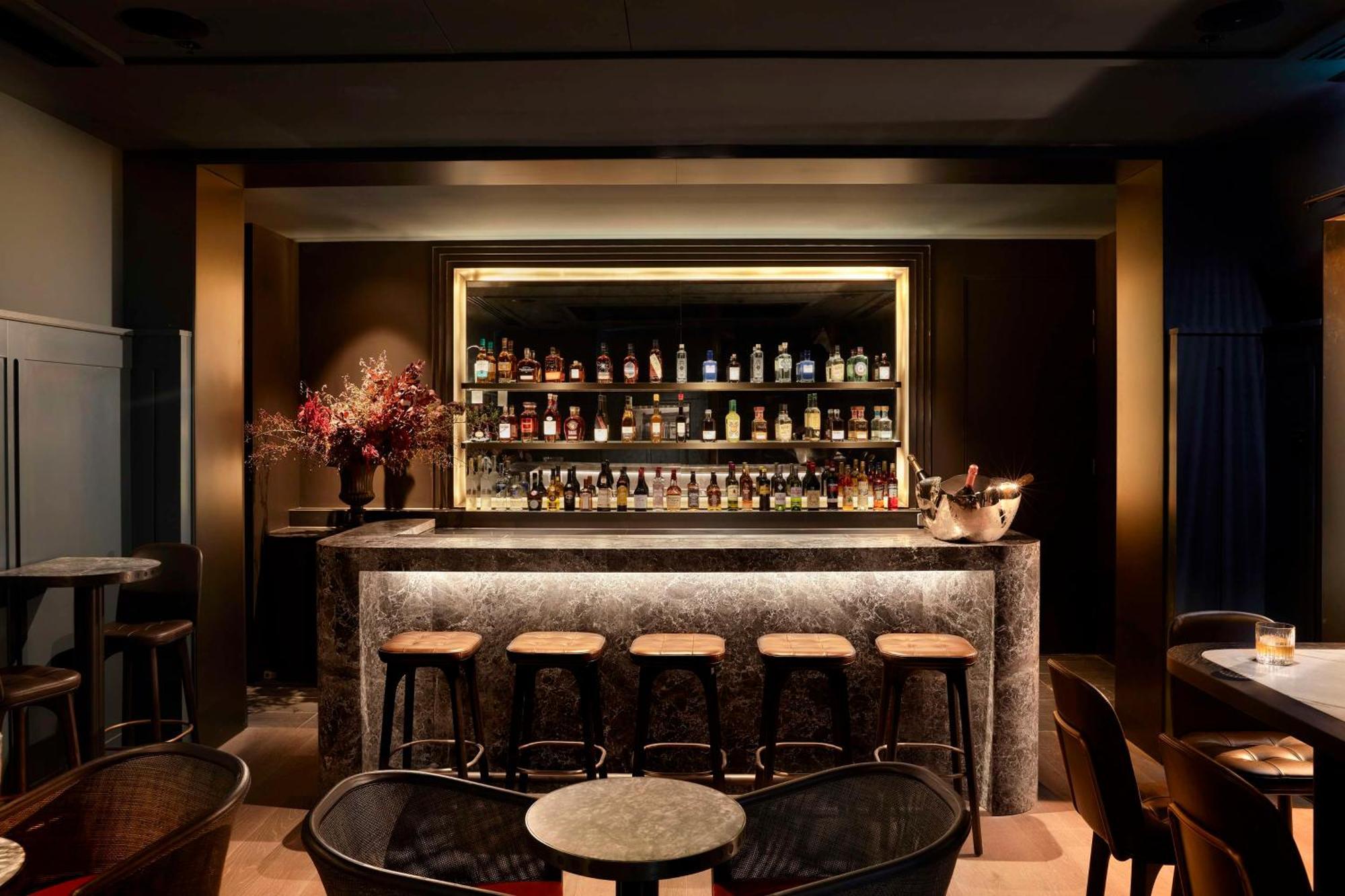 Hilton Melbourne Little Queen Street Exterior photo The bar at the Connaught