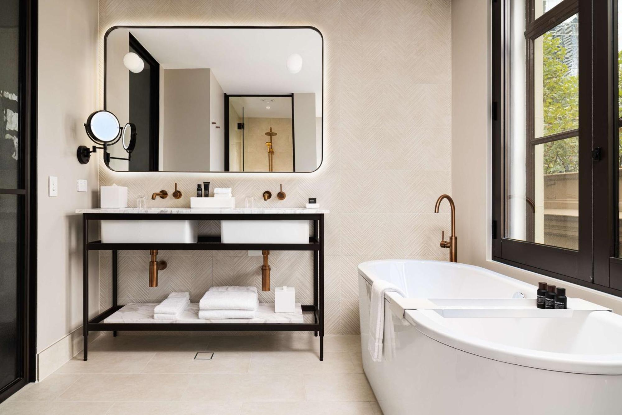 Hilton Melbourne Little Queen Street Exterior photo Bathroom