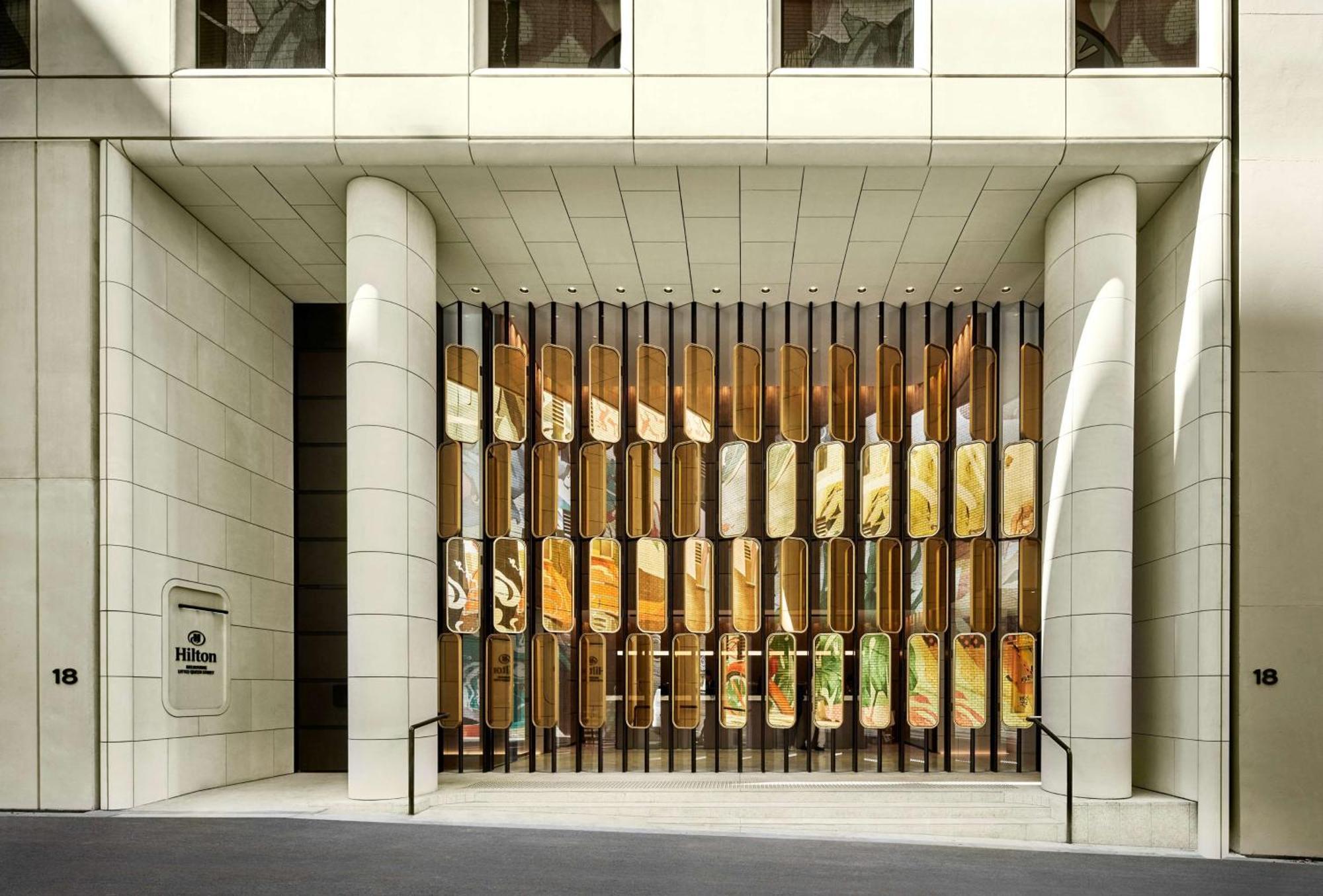 Hilton Melbourne Little Queen Street Exterior photo The entrance to the hotel