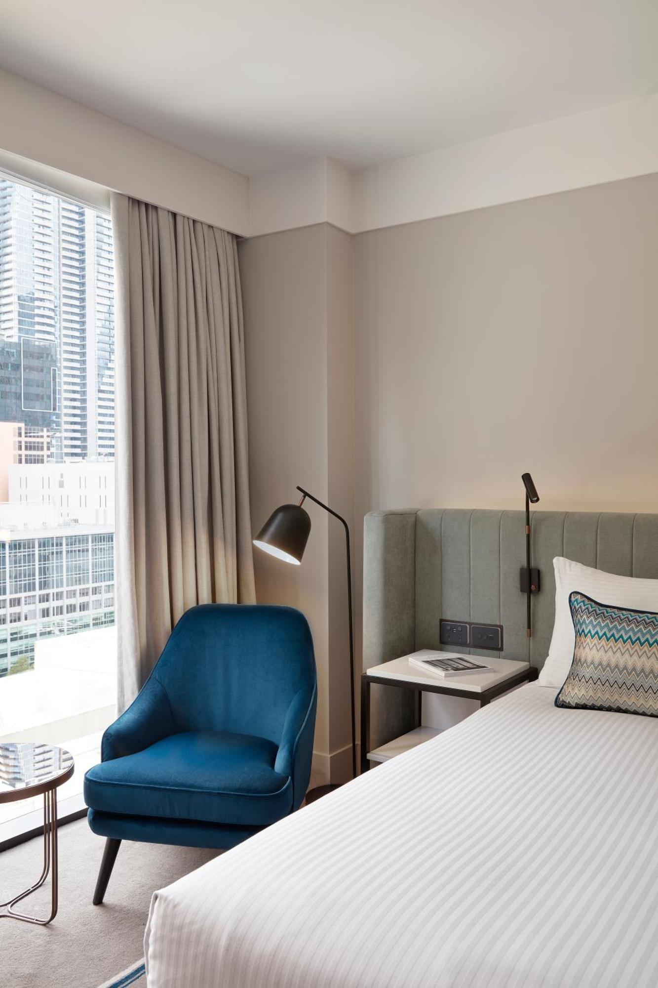 Hilton Melbourne Little Queen Street Exterior photo A room at the hotel