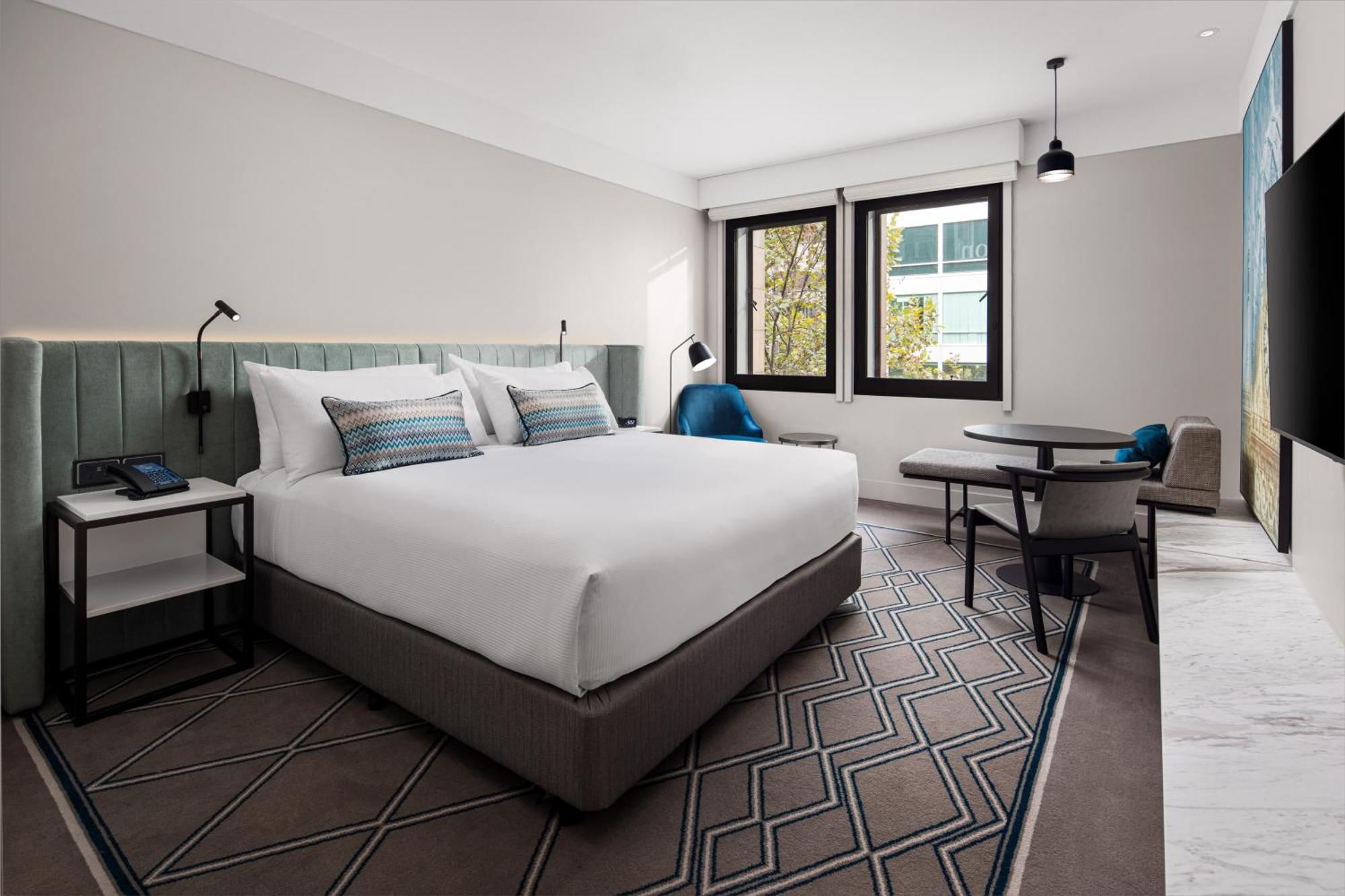 Hilton Melbourne Little Queen Street Exterior photo Deluxe King