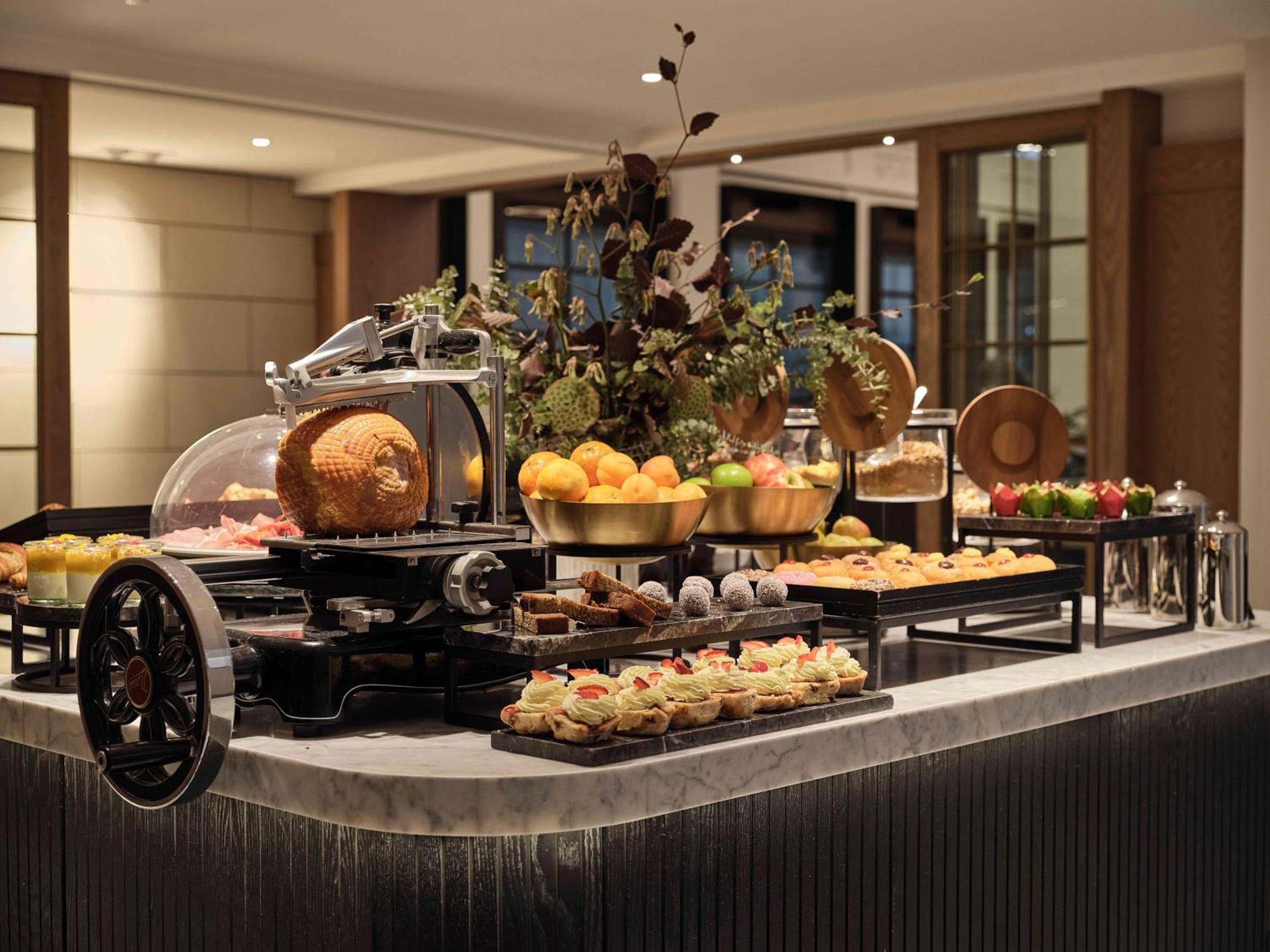 Hilton Melbourne Little Queen Street Exterior photo A buffet at a hotel
