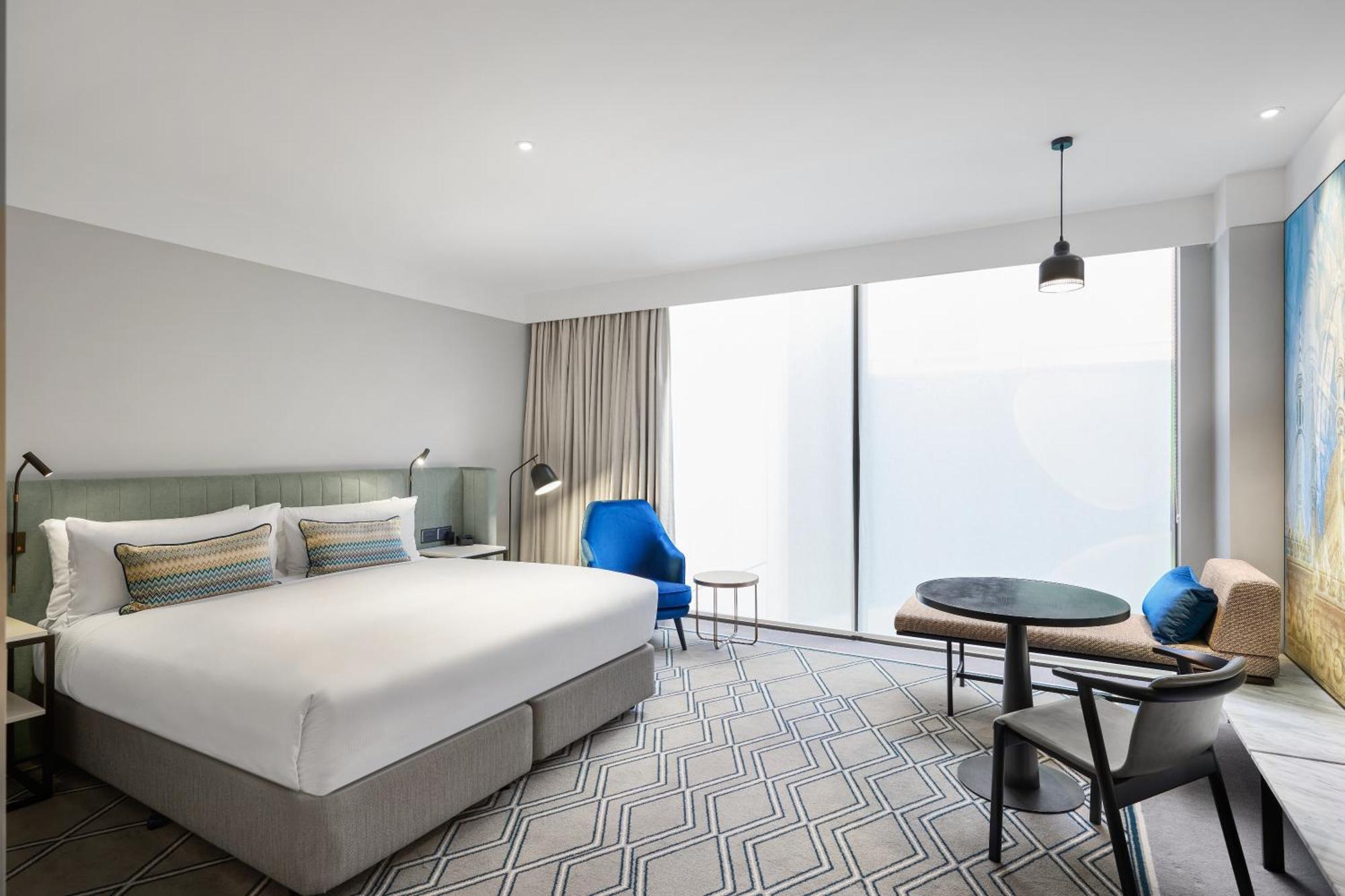 Hilton Melbourne Little Queen Street Exterior photo A room at the Hotel